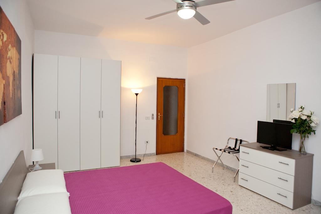 Apartamento Maipiusenza House Monopoli Habitación foto